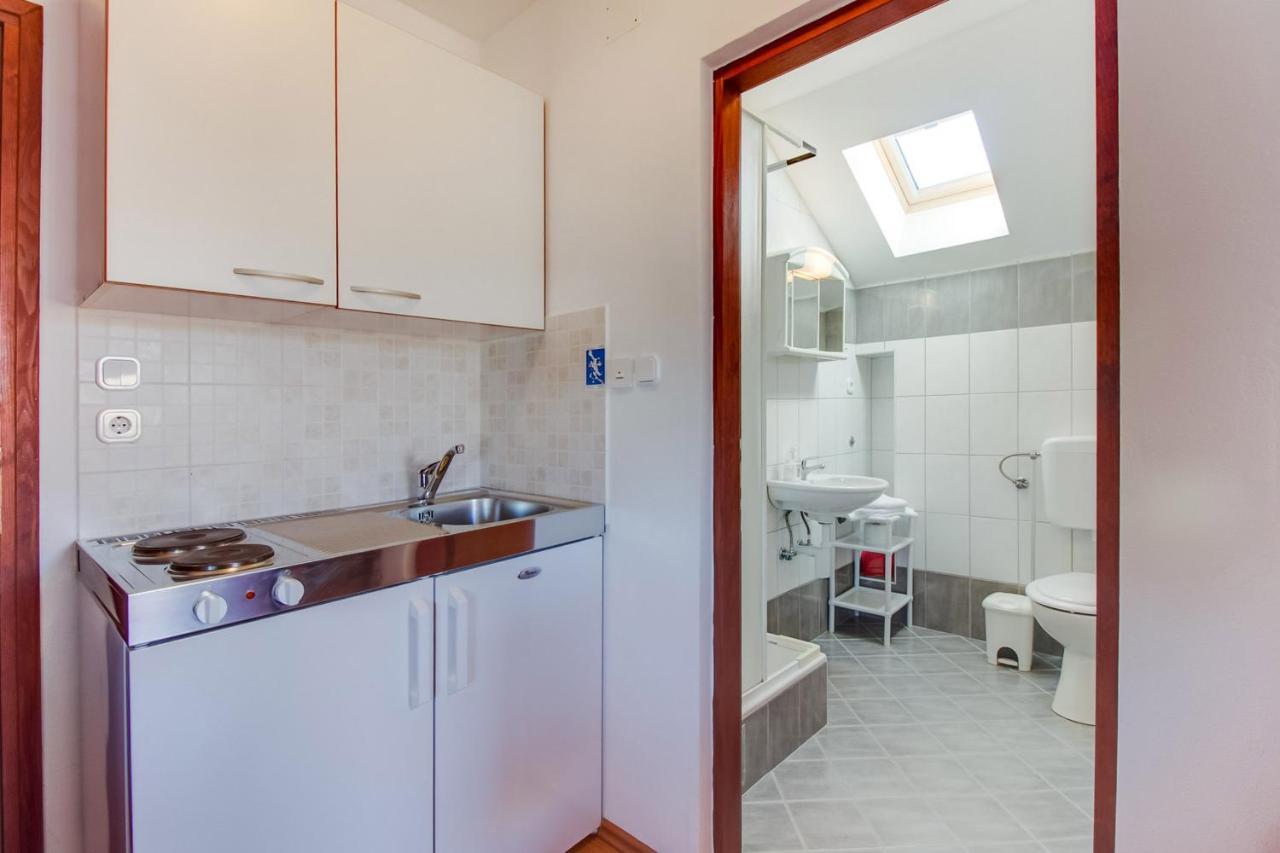Apartments Rosa Mali Lošinj Екстериор снимка
