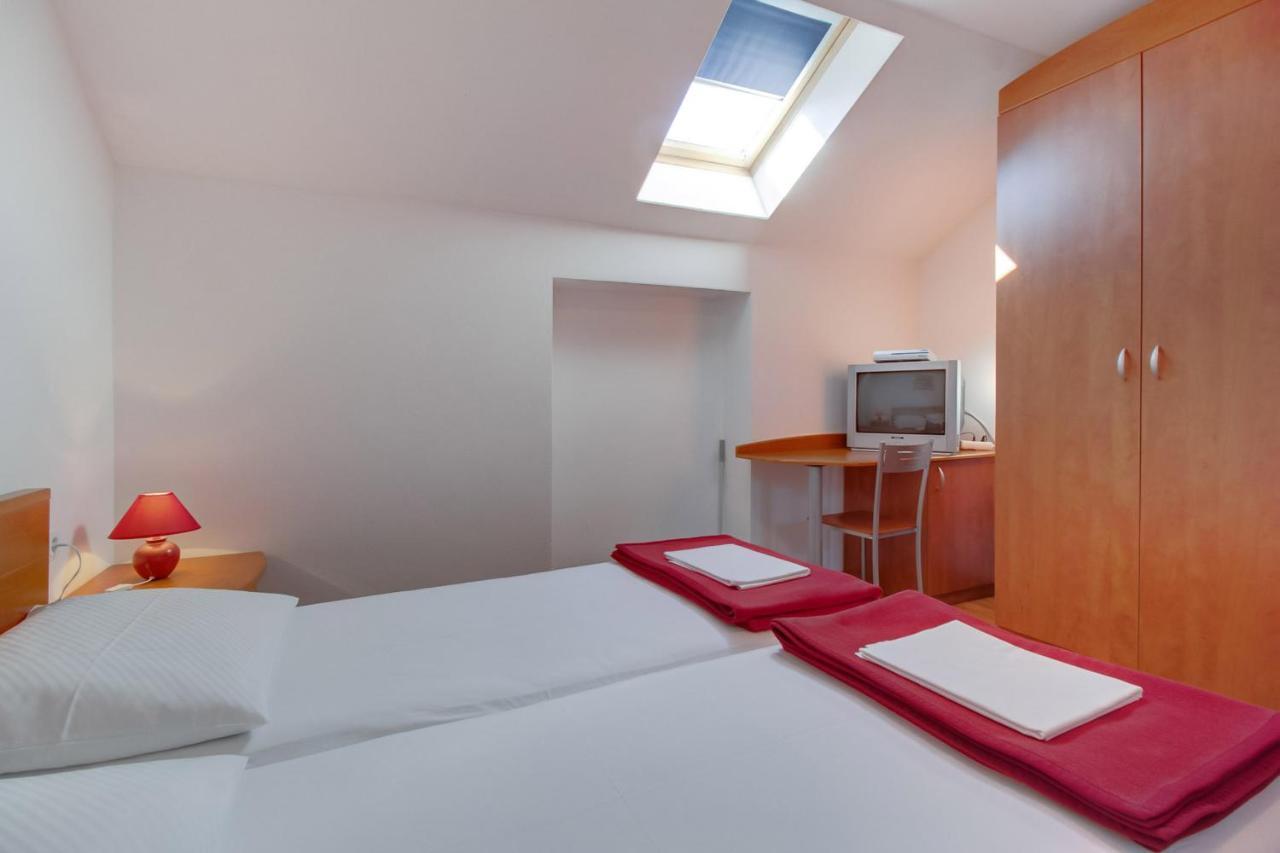 Apartments Rosa Mali Lošinj Екстериор снимка