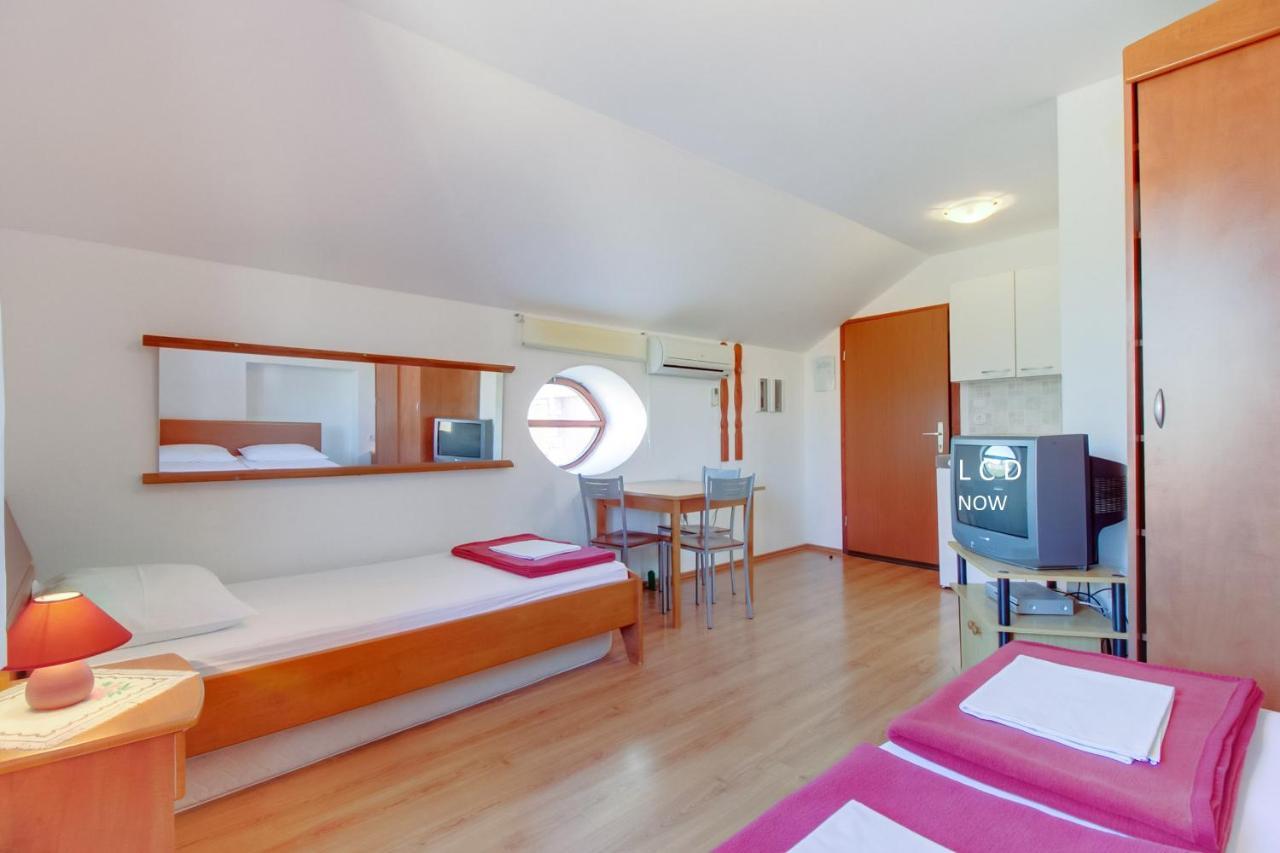 Apartments Rosa Mali Lošinj Екстериор снимка