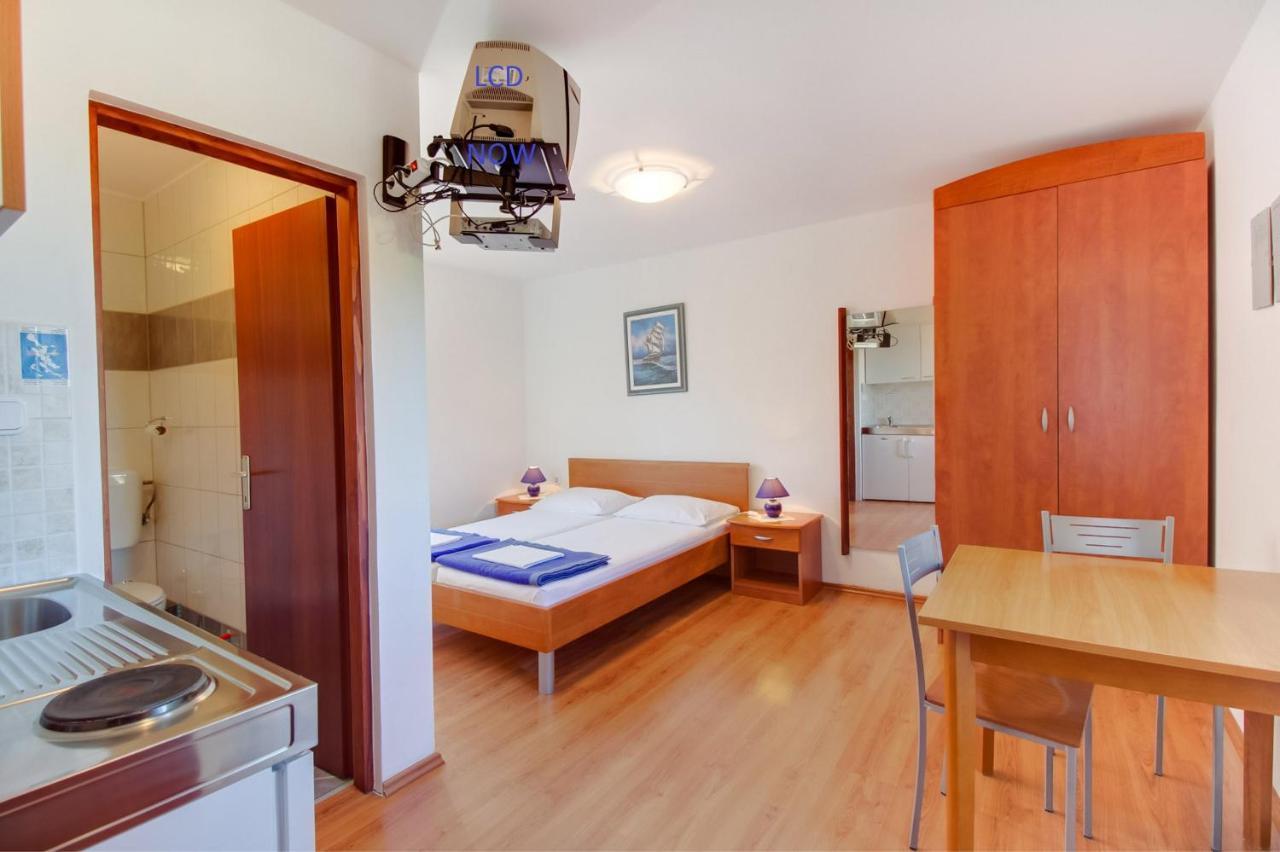 Apartments Rosa Mali Lošinj Екстериор снимка