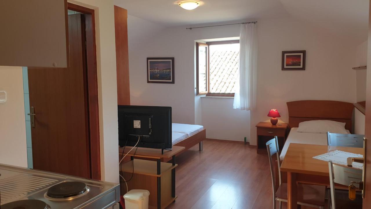 Apartments Rosa Mali Lošinj Екстериор снимка