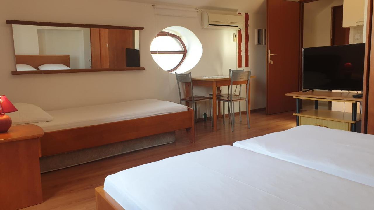 Apartments Rosa Mali Lošinj Екстериор снимка